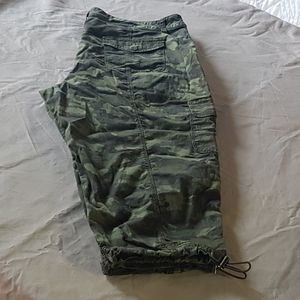 Camo capris